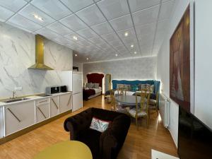 Kuchyňa alebo kuchynka v ubytovaní ATENEO LOFT LUXURY Apartamento de 70 metros