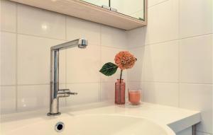 Vannituba majutusasutuses 2 Bedroom Awesome Apartment In Bredene