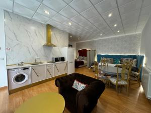 Kuchyňa alebo kuchynka v ubytovaní ATENEO LOFT LUXURY Apartamento de 70 metros