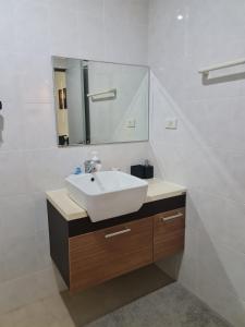 Koupelna v ubytování Baan Leelawadee + 13 fotografií