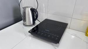 Coffee and tea making facilities at New homestay Window to the Ocean 3Room2Bath 云海之窗