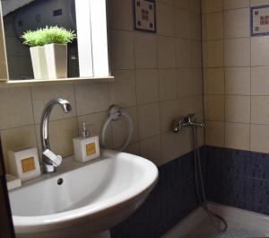 Koupelna v ubytování Kactro House + 27 fotografií