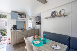 Gallery image of Mobil Home sur camping avec piscine in Saint-Jean-de-Monts +17 photos