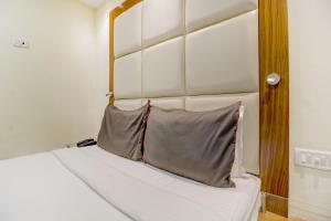 Postel nebo postele na pokoji v ubytování Hotel O Address Inn