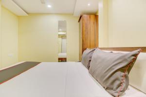 Postel nebo postele na pokoji v ubytování Hotel O Address Inn