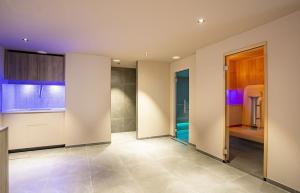 a hallway of a house with a door and a window at Country Hotel Timmendorfer Strand in Timmendorfer Strand