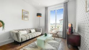 Zdjęcie z galerii obiektu HOMEY COLOC GATSBY - New, parking gratuit, proche gare, Balcons privés, Établissement élégant et moderne w mieście Ville-la-Grand