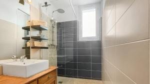 Zdjęcie z galerii obiektu HOMEY COLOC GATSBY - New, parking gratuit, proche gare, Balcons privés, Établissement élégant et moderne w mieście Ville-la-Grand