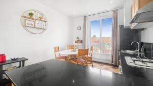 Zdjęcie z galerii obiektu HOMEY COLOC GATSBY - New, parking gratuit, proche gare, Balcons privés, Établissement élégant et moderne w mieście Ville-la-Grand