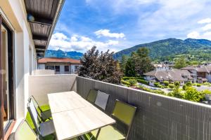 En generel udsigt til bjerge eller udsigt til bjerge taget fra lejligheden