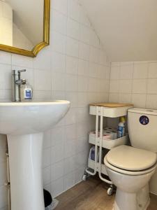 Kúpeľňa v ubytovaní EXIGEHOME-Studio au coeur de Versailles
