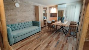 Ruang duduk di La Grande Suite22