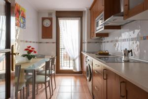 a kitchen with a sink and a counter top at Apartamento en Badames con piscina comunitario in Bádames