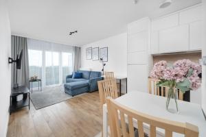 Posedenie v ubytovaní Klasyczny Apartament z Balkonem we Wrocławiu by Noclegi Renters