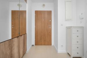 Fotografia z galérie ubytovania Klasyczny Apartament z Balkonem we Wrocławiu by Noclegi Renters vo Vroclavi
