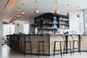 Lounge nebo bar v ubytování Hotel 50 Bowery, part of JdV by Hyatt