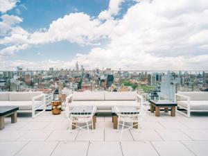 Posezení v ubytování Hotel 50 Bowery, part of JdV by Hyatt