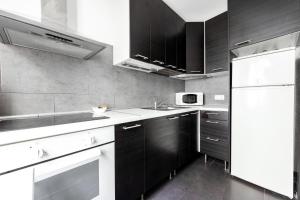 Kuchyňa alebo kuchynka v ubytovaní FUN BUILDING FLATS by HOMEABOUT