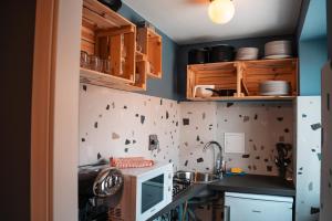 Кухня или мини-кухня в Hurban Apartments Muggia
