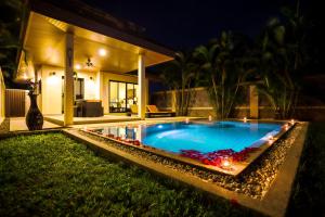 Bazén v ubytování Phuket Pool Residence - Adults only nebo v jeho okolí