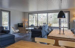 Posezení v ubytování Beautiful Home In Aakirkeby With 3 Bedrooms