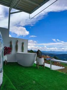 Nespecifikovaný výhled na hory nebo výhled na hory při pohledu z luxury tent