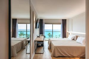 Postel nebo postele na pokoji v ubytování Hotel Miramar + 37 fotografií