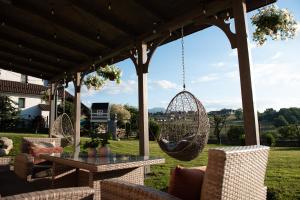 Vonkajšia záhrada v ubytovaní Folkowy Dworek SPA & Fun + 37 fotografií