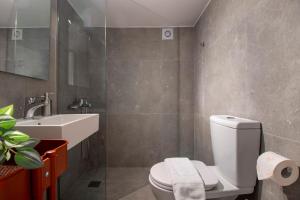 Gallery image of Studio Divine near City Centre in Bendevís +12 photos