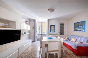 a living room with a couch and a table at Gió home in Santa Maria al Bagno