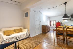 Nhà bếp/bếp nhỏ tại Sant Joan by Unik Vacation