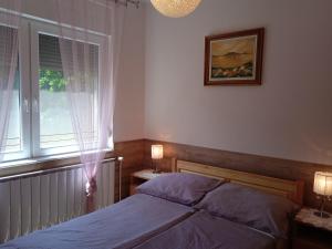 Postel nebo postele na pokoji v ubytování Petra Vendégház