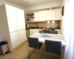Kuchyňa alebo kuchynka v ubytovaní Apartment ARCHIE