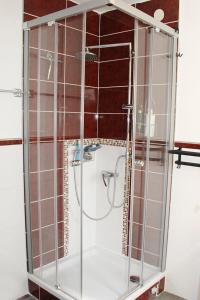 Ένα μπάνιο στο Caro Apartment B
