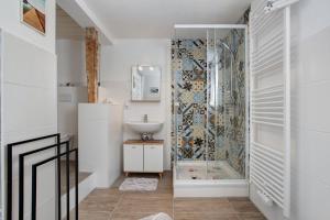 a bathroom with a shower and a sink at Wanderpfotens Ostsee Ferienhaus in Tribsees +16 photos