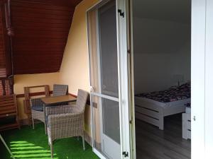 Postel nebo postele na pokoji v ubytování Petra Vendégház