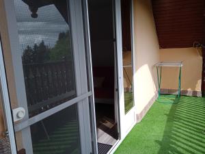 Balkón nebo terasa v ubytování Petra Vendégház