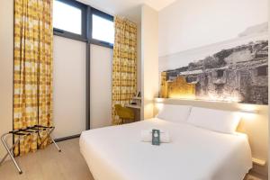 Кровать или кровати в номере B&B Hotel Savona