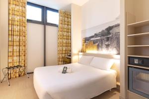 Кровать или кровати в номере B&B Hotel Savona