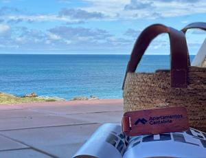 a purse sitting on top of a bench overlooking the ocean at Mar adentro - 5607 in Isla
