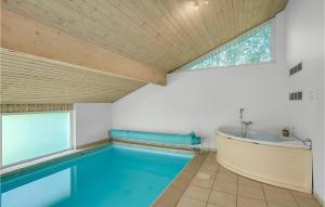 Kolam renang di atau dekat dengan Stunning Home In Væggerløse With Sauna +23 gambar