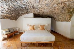 Posteľ alebo postele v izbe v ubytovaní Deco - Casa Voltes Peratallada + 20 fotografií
