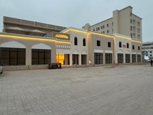 an empty parking lot in front of a building at Bait Al Hakem Guest Rooms in Salalah