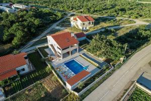 an aerial view of a house with a swimming pool at Villa Macanovi dvori with private pool in Knežević