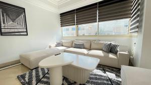 Fotografie z fotogalerie ubytování Black White: Modern Spacious v destinaci Tunis