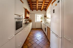 Kuchyňa alebo kuchynka v ubytovaní Deco - Casa Voltes Peratallada