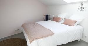 Posteľ alebo postele v izbe v ubytovaní VILLA MARINA CANNES