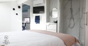 Posteľ alebo postele v izbe v ubytovaní VILLA MARINA CANNES