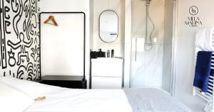 Posteľ alebo postele v izbe v ubytovaní VILLA MARINA CANNES