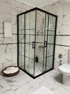 a bathroom with a glass shower with a toilet at Yeşil Manzara in Macka